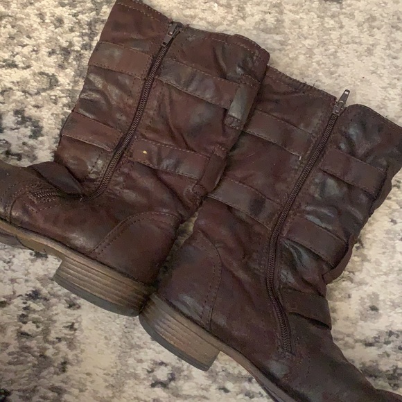 Crown Vintage Boots - Picture 2 of 3